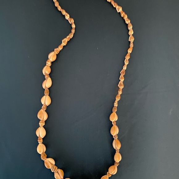 Puka shells necklace - Picture 3 of 4